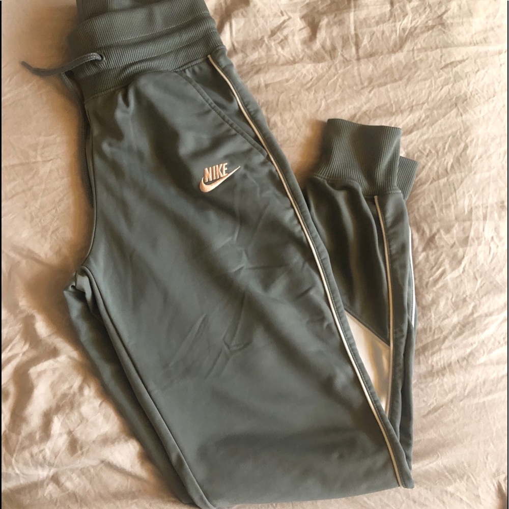 NIKE SWEATS